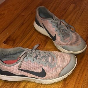 Women’s Nike Tennis Shoes - Flex Experience RN 4